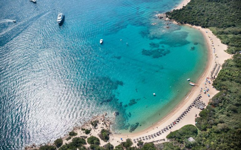 Cala di Volpe, bagnante muore dopo aver avuto un malore