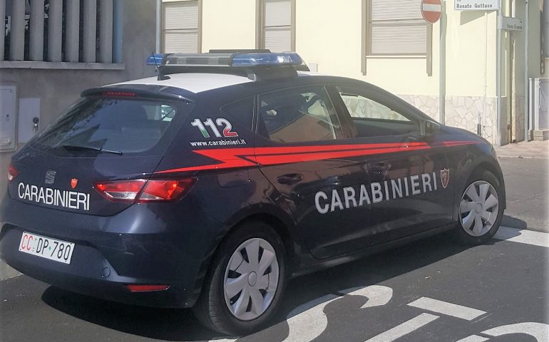 Pirri: sparano dall’auto con una pistola ad aria compressa verso un’abitazione e fuggono