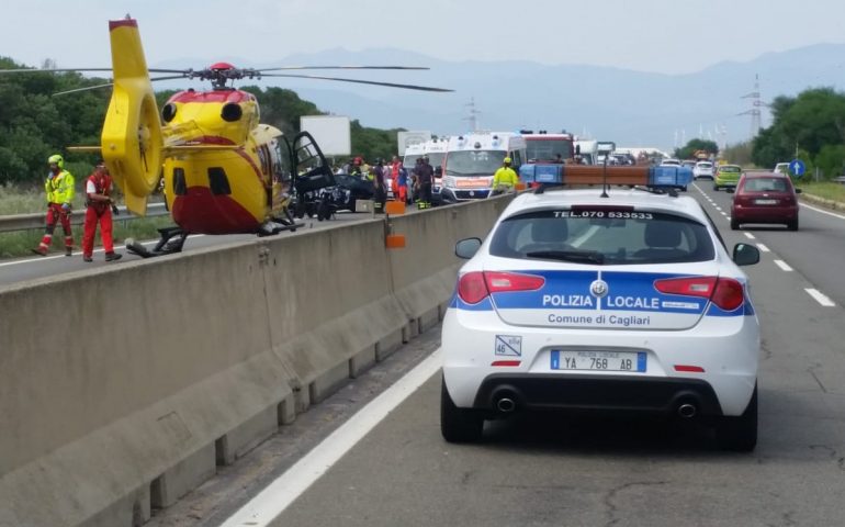 Incidente sulla SS 195: l’uomo alla guida è stato colpito da grave malore