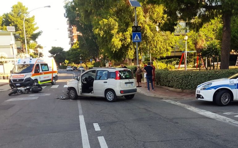 85enne alla guida non dà la precedenza a una moto. Centaura in ospedale