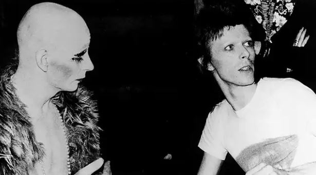 Addio a Lindsay Kemp, mimo, coreografo e danzatore. La sua rivoluzionaria arte ispirò anche Bowie