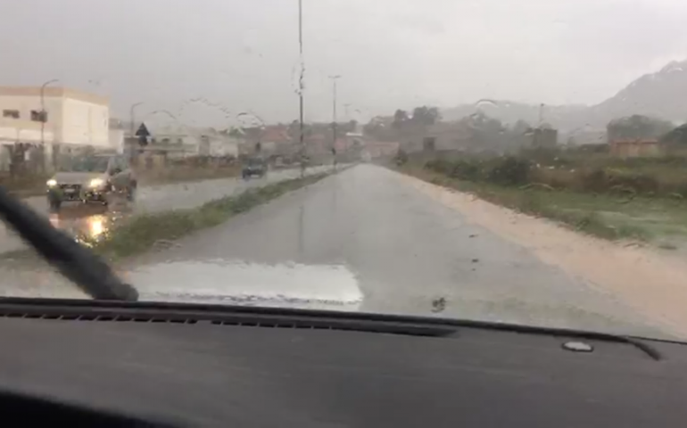 Maltempo e piogge forti in Sardegna: bloccati 50 turisti nel nuraghe di Barumini, a Pirri chiusa Piazza Italia