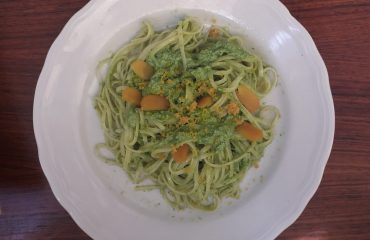 La ricetta Vistanet di oggi: bavette con il pesto di rucola, mandorle e bottarga