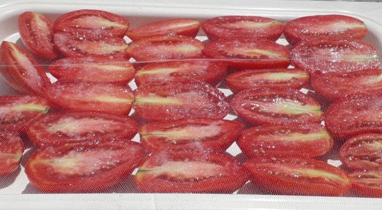 La ricetta Vistanet di oggi: sa pibadra, è tempo di preparare i pomodori secchi