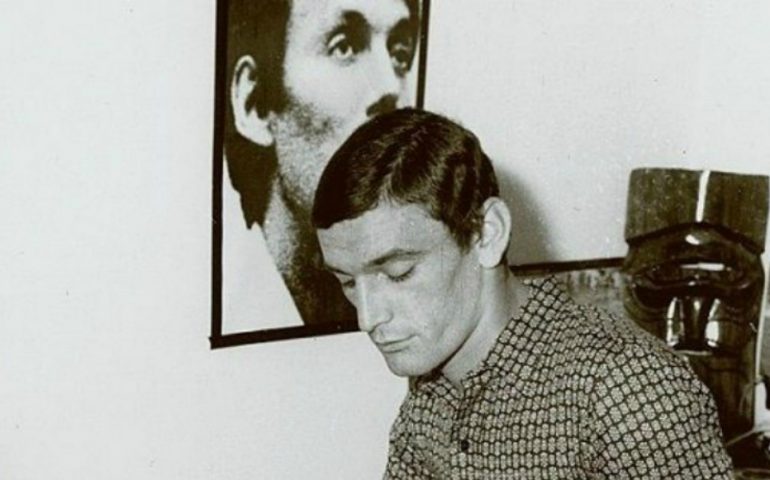 Gigi Riva e il poster di De Andrè