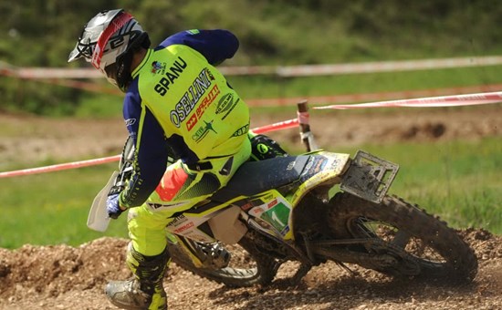 Il giovane centauro dorgalese Claudio Spanu brilla all’European Enduro Championship