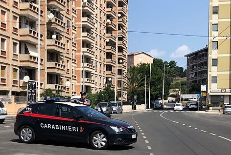 Cagliari: evade dai domiciliari e tenta un furto d’auto