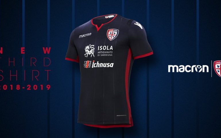 Il Cagliari tramite i suoi social ha presentato la terza maglia da gara