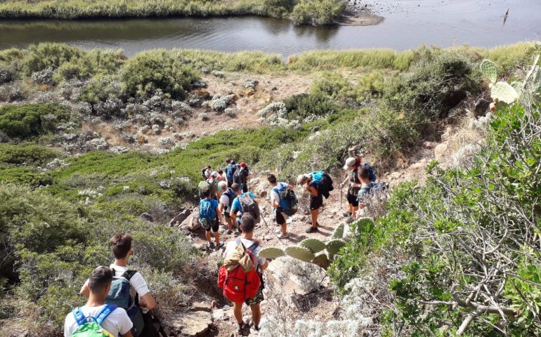 (Foto) Da Alghero a Oristano a piedi: gli studenti di Genova incantati da Is Arutas