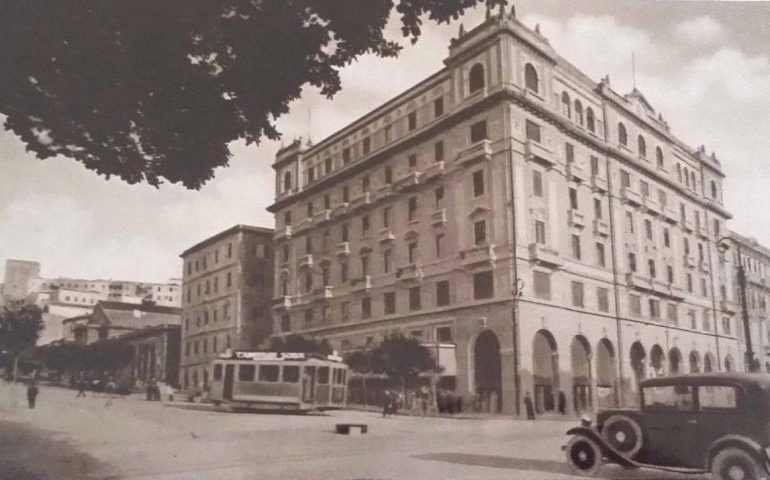 La Cagliari che non c’è più: La Rinascente e il Largo in una foto del 1932