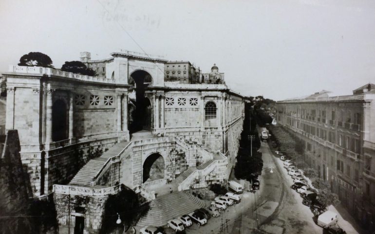 La Cagliari che non c’è più: una foto in bianco e nero del Bastione nel 1957