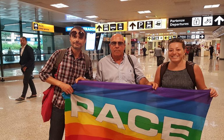 Angelo Cremone e gli attivisti di Sardegna pulita prima di recarsi all'ambasciata dell'Arabia Saudita a Roma