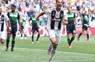 Cristiano Ronaldo esulta dopo il gol contro il Sassuolo