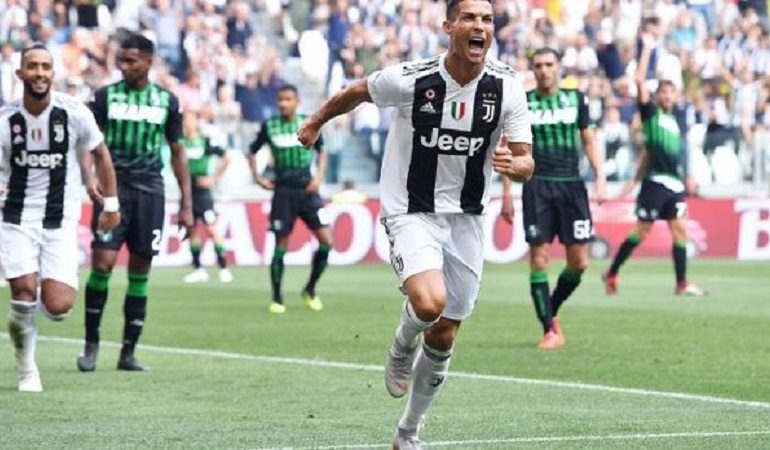 Cristiano Ronaldo esulta dopo il gol contro il Sassuolo