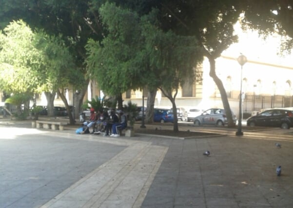 Piazza del Carmine, via il wifi. Commercianti e cittadini in coro: “C’era bisogno di più sicurezza”