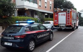 Vigili del fuoco carabinieri assemini incendio fiat seicento