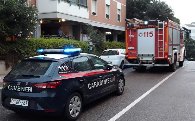 Vigili del fuoco carabinieri assemini incendio fiat seicento