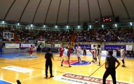 palla a due tra Milano e Sassari al torneo City of Cagliari