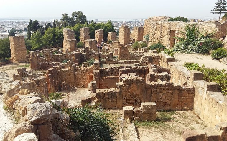 Leggende. I Cartaginesi e la pena di morte per chiunque piantasse in Sardegna alberi da frutto