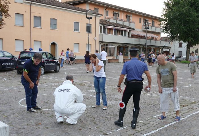 Mantova. Una donna ha accoltellato i passanti in strada, un morto e tre feriti