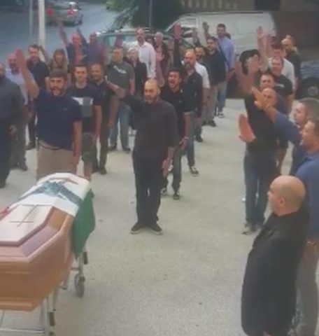 Saluto romano al funerale del docente universitario a Sassari. Ci sono 23 indagati