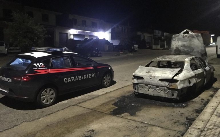 Incendio nella notte a Villacidro: in fiamme l’auto di un pregiudicato