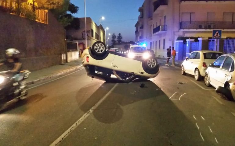 Spettacolare incidente a Cagliari: neopatentato capotta in viale San Vincenzo, per fortuna senza gravi conseguenze