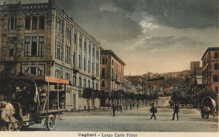 La Cagliari che non c’è più: una foto colorata del Largo Carlo Felice nel 1910