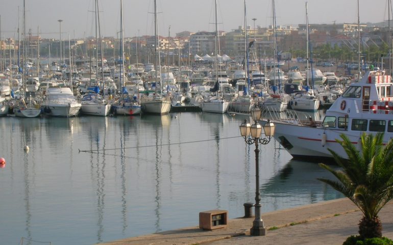 Clamoroso furto nel porto di Alghero, rubata una barca di oltre 12 metri