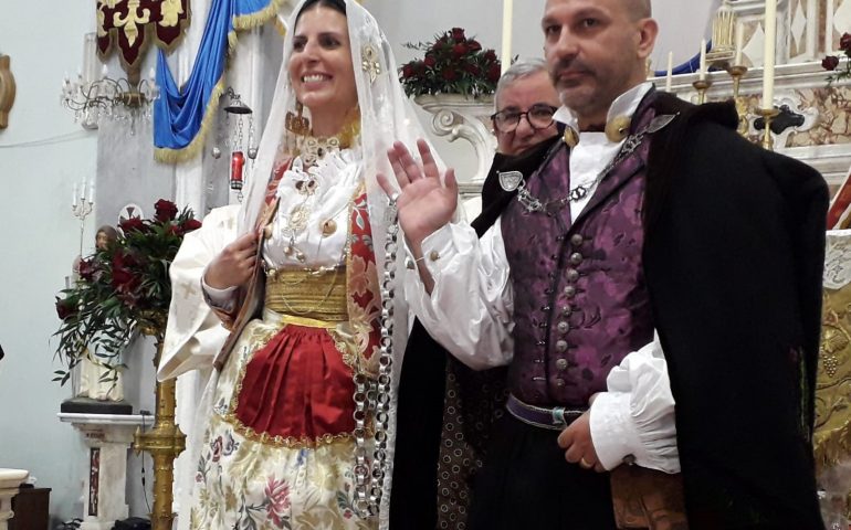 Antico sposalizio selargino: sigillare la promessa d’amore con la cera lacca per 25 anni. La scelta di Irene e Alessandro