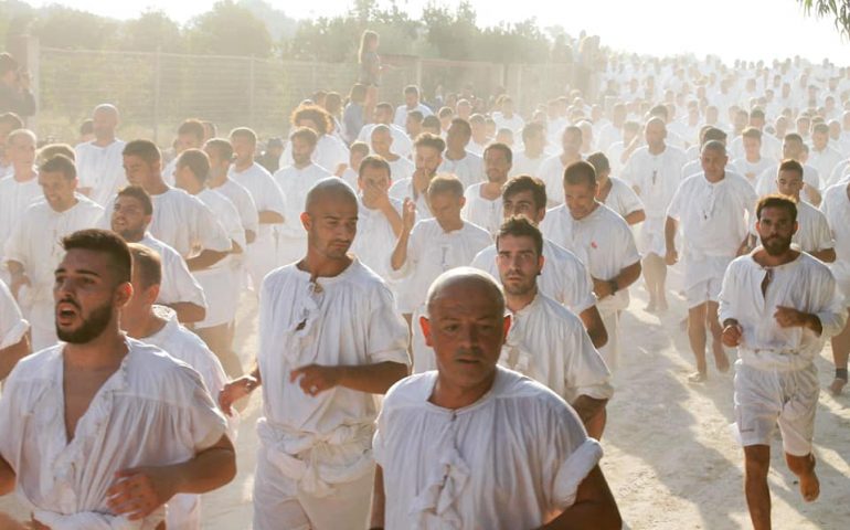 La foto dei lettori: “Evviva Santu Srabadori”, a Cabras è andata in scena la Corsa degli Scalzi