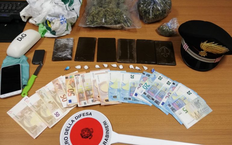 Villasimius: arrestati per spaccio. A casa avevano hashish, marijuana, cocaina e contanti