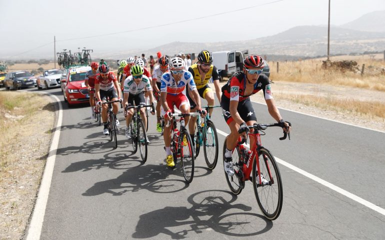 Nona tappa della Vuelta, vince Ben King, Fabio Aru perde 40″ nell’ultimo km. Simon Yates nuova maglia rossa