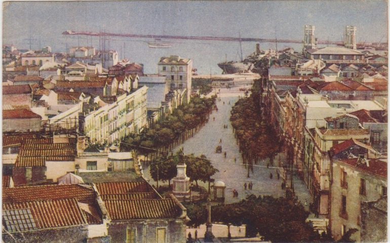 La Cagliari che non c’è più: il largo Carlo Felice in una foto colorata del 1930
