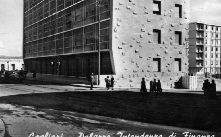 La Cagliari che non c’è più: una foto di via Bacaredda nel 1956