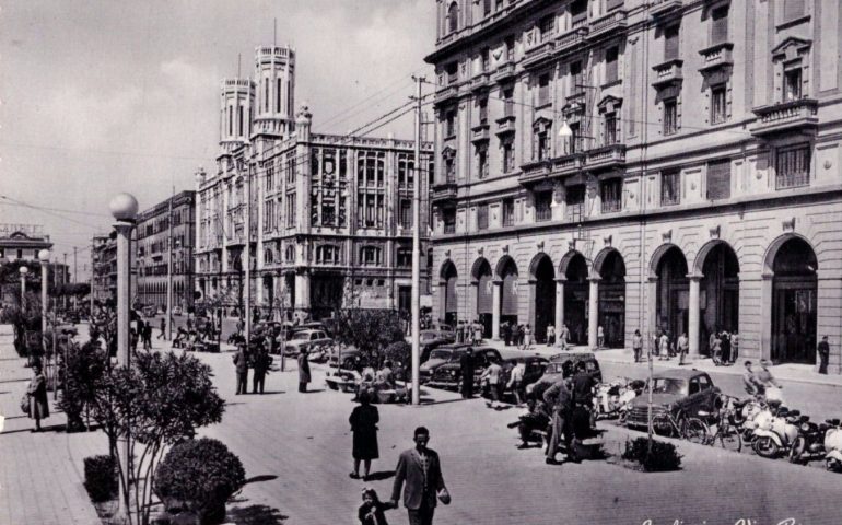 La Cagliari che non c’è più: la vita in via Roma nel 1960