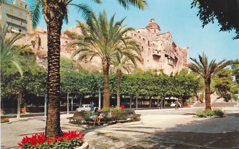 La Cagliari che non c’è più: i giardini del Terrapieno in una foto a colori del 1971