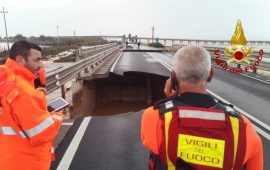 La SS195 crollata in due punti nel tratto tra il pontile della rumianca e la rotonda per la Maddalena spiaggia