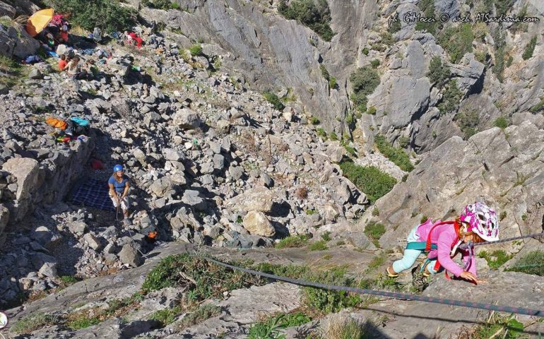 (foto) Arrampicata a misura di bambino: in Sardegna nascono le vie adatte anche ai piccoli climber