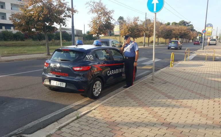 Insulta e poi aggredisce i carabinieri. Arrestato un operaio a Selargius