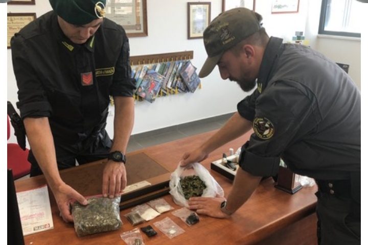 Al porto con il camper pieno di droga. Arrestati due tedeschi a Olbia