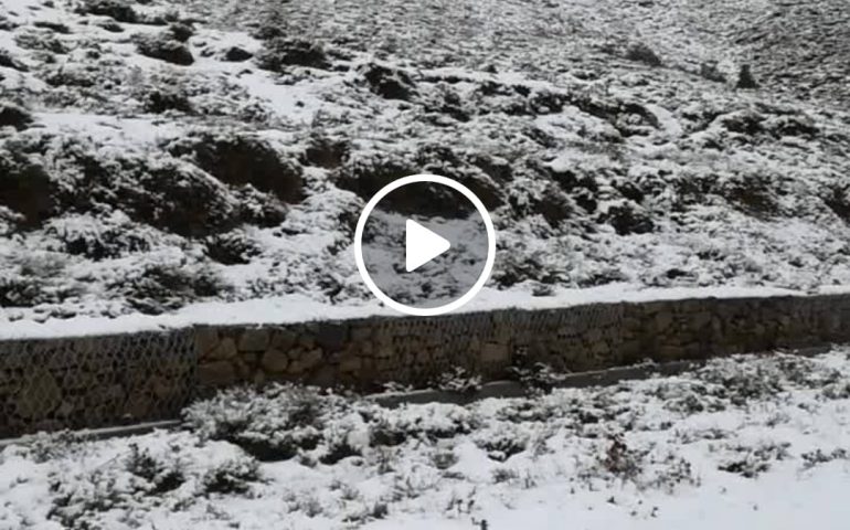 (VIDEO) La magia della neve caduta a Fonni questa notte