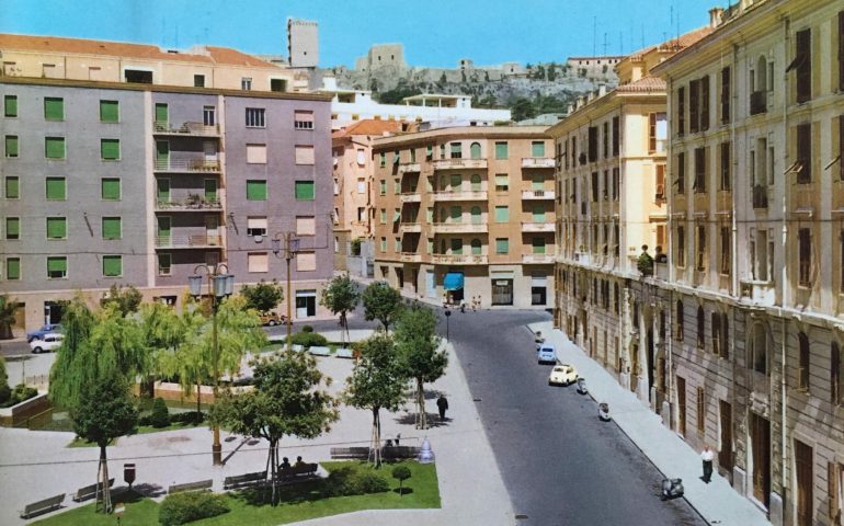 La Cagliari che non c’è più: una bella foto di piazza Galilei all’inizio degli anni Sessanta