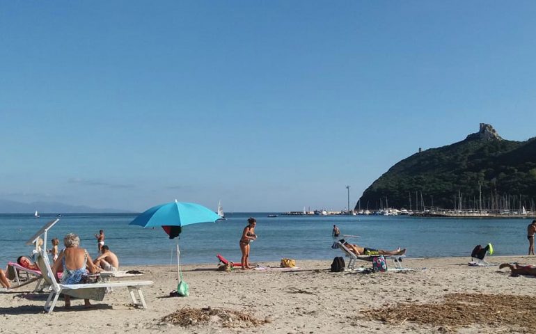 La foto. Scampoli di bella stagione in Sardegna: ecco com’era oggi il Poetto