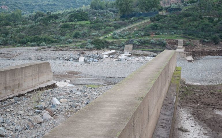 Alluvione e danni. A San Vito partono i lavori per il ripristino degli argini del rio Uri