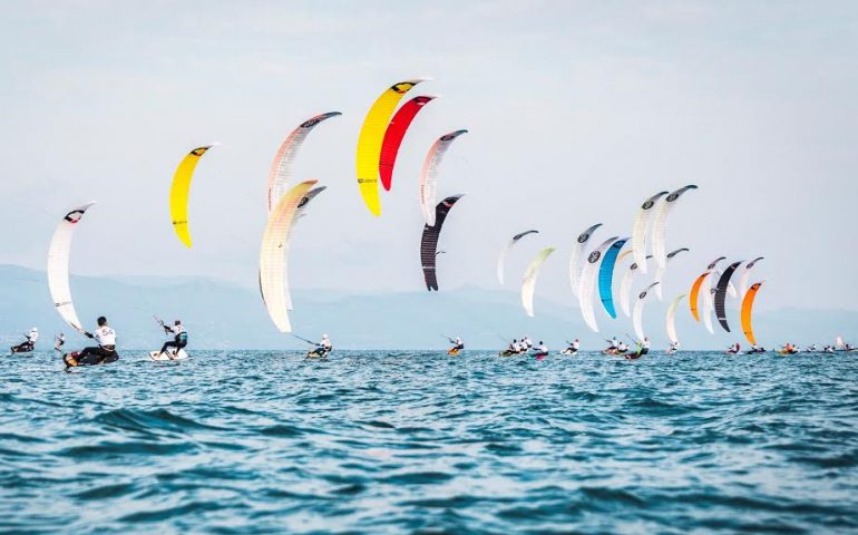 Successo al Poetto per il mondiale di Kitesurf: splendida manifestazione, nonostante il vento dispettoso
