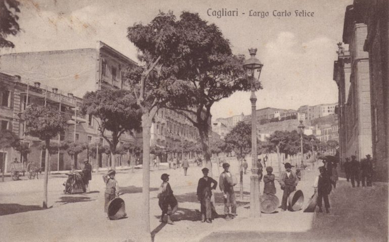 La Cagliari che non c’è più: 1909, piccioccus de crobi al mercato del Largo