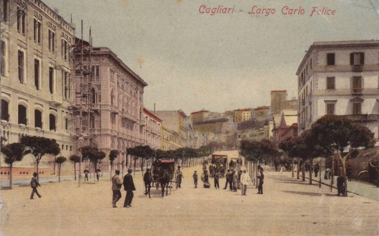 La Cagliari che non c’è più: una bella immagine colorata del Largo Carlo Felice nel 1912