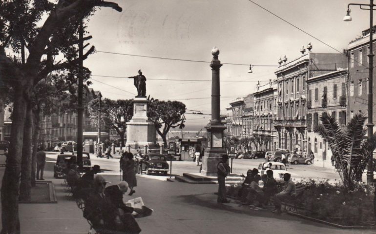 La Cagliari che non c’è più: piazza Yenne in una cartolina del 1959