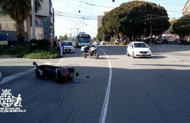 Incidente moto viale diaz polizia municipale (1)